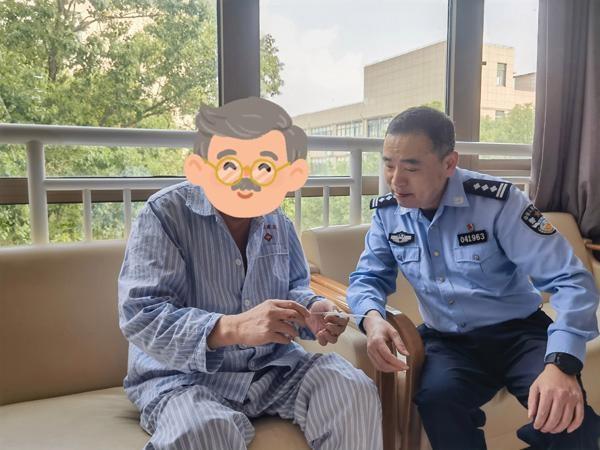 重阳节特别行动！民警上门为养老院老人办理身份证，温暖与高效并存  第2张