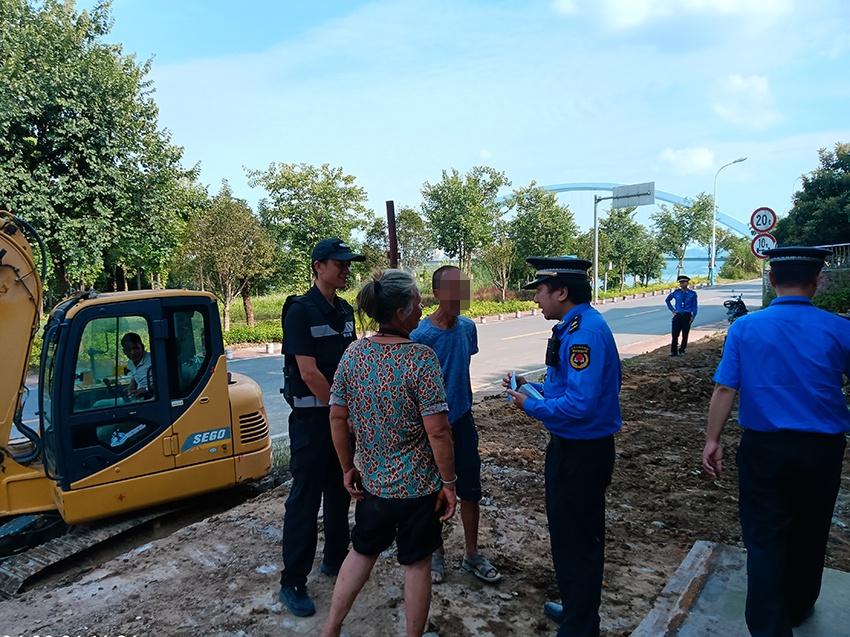 野马车偷倒建筑垃圾，谁来为生态环境买单？  第2张