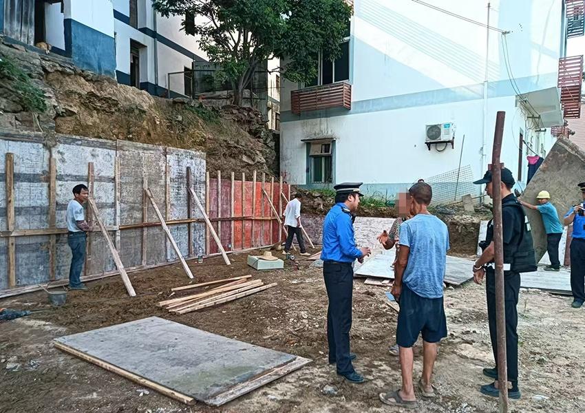 野马车偷倒建筑垃圾，谁来为生态环境买单？  第3张