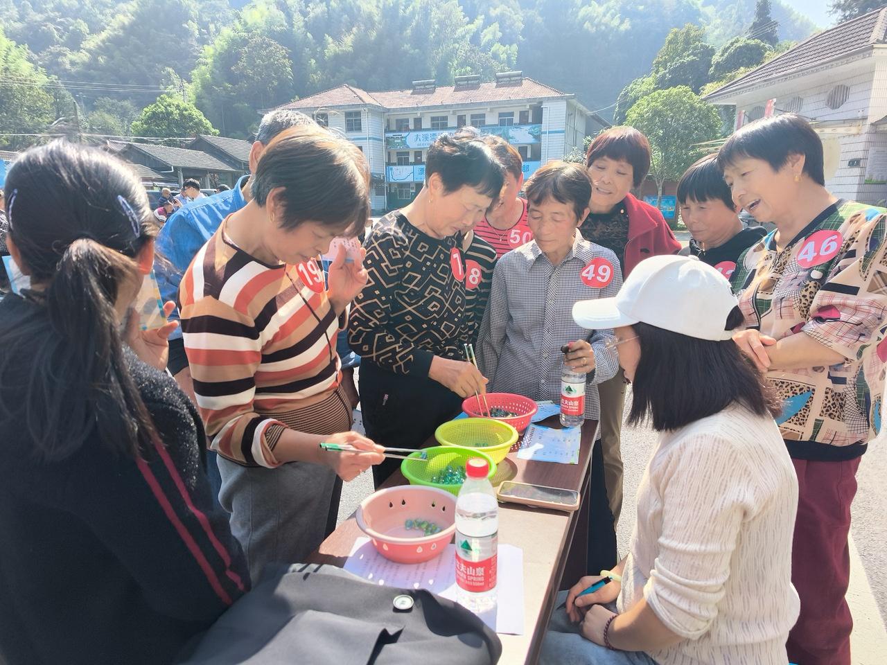 安吉社区教育学院天荒坪分院开展老年人趣味运动会,快来看看吧 第3张 安吉社区教育学院天荒坪分院开展老年人趣味运动会,快来看看吧 第3张