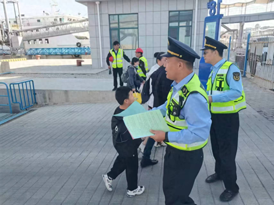 长岛交通住建局执法大队全员上岗，严打非法营运，确保游客安心游  第1张