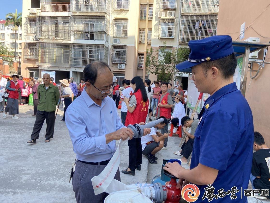 10 月 11 日，广西合山多部门携手开展重阳节活动，守护老人安全  第3张