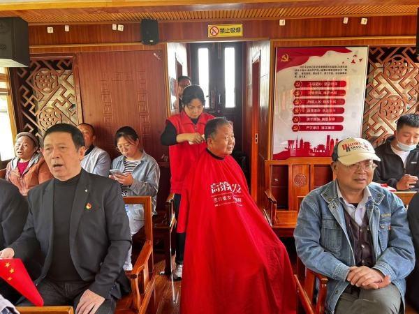 重阳游船活动：泛舟里运河，共赏秋景，共享重阳糕  第2张