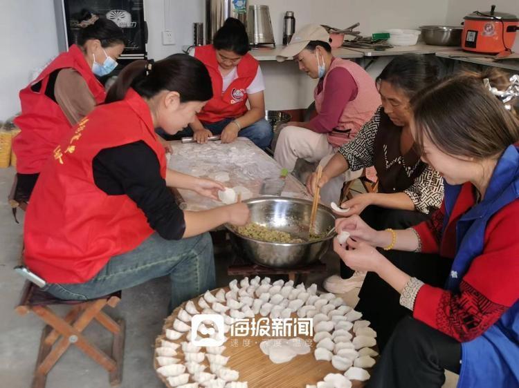 重阳节村里举办活动，卫生院院长亲自带队为老人健康服务  第3张