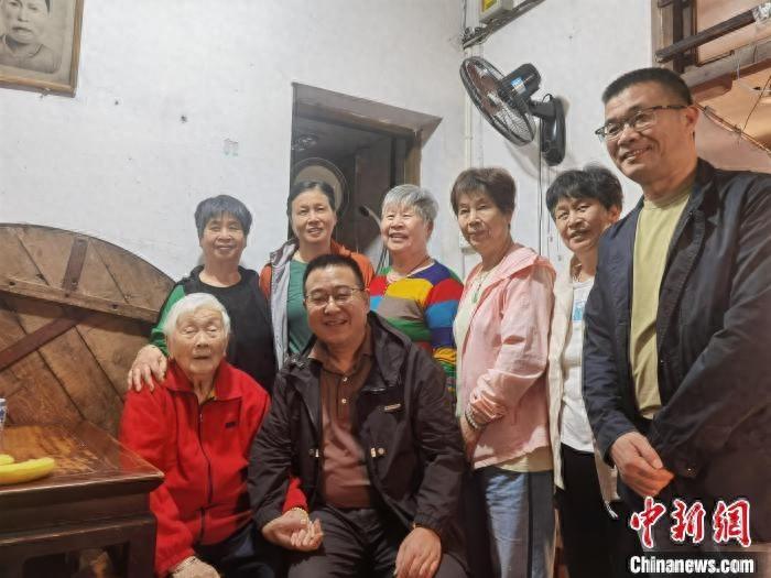 60 多年前的公厕保洁员有多辛苦？萧山 98 岁老人为你讲述
