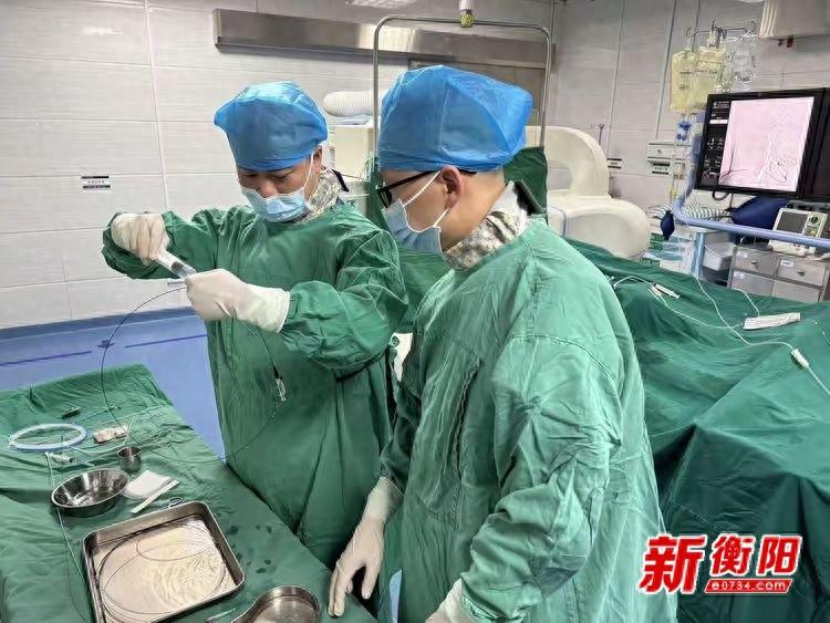 首例颈内动脉球囊扩张及支架植入手术成功开展，新田县人民医院迎来重大突破
