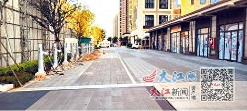 商铺门口突降 12 个充电桩，未经允许谁之过？