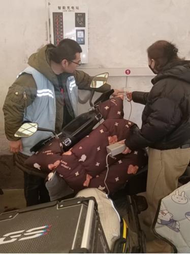 网格员成空巢老人临时儿女，用行动诠释使命担当  第3张