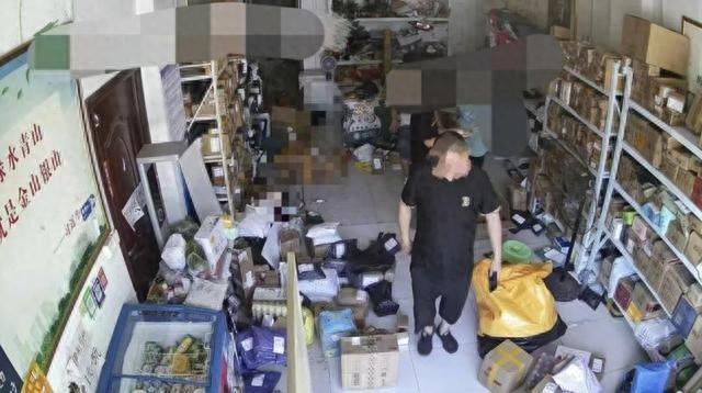 快递灵屋惊现女子照片，警方介入调查  第1张