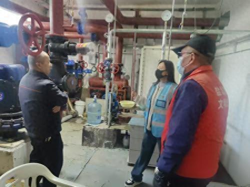 盐场堡社区积极行动，携手相关部门共筑民生温暖防线，确保居民舒心享受暖冬