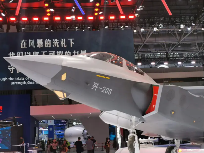 歼-20S 双座战斗机首次公开亮相，这是中国隐身战机发展的最新成果之一  第3张