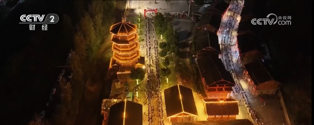 5 万人挤爆看台！贵州村马总决赛，骏马飞驰，观众沸腾  第5张
