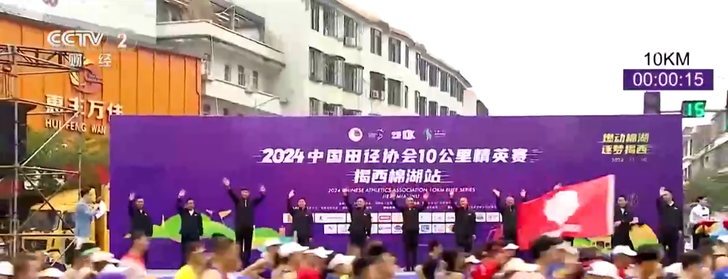 5 万人挤爆看台！贵州村马总决赛，骏马飞驰，观众沸腾  第6张