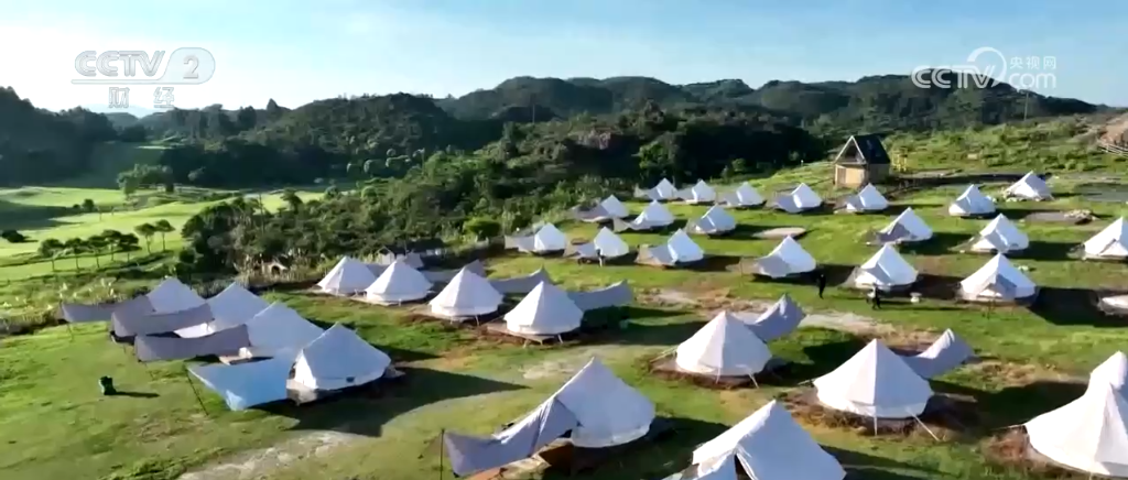 5 万人挤爆看台！贵州村马总决赛，骏马飞驰，观众沸腾  第9张