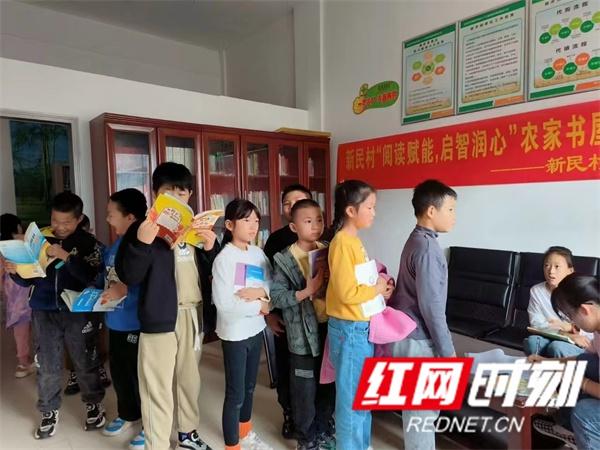 升级后的农家书屋，为何让村民赞不绝口？  第2张