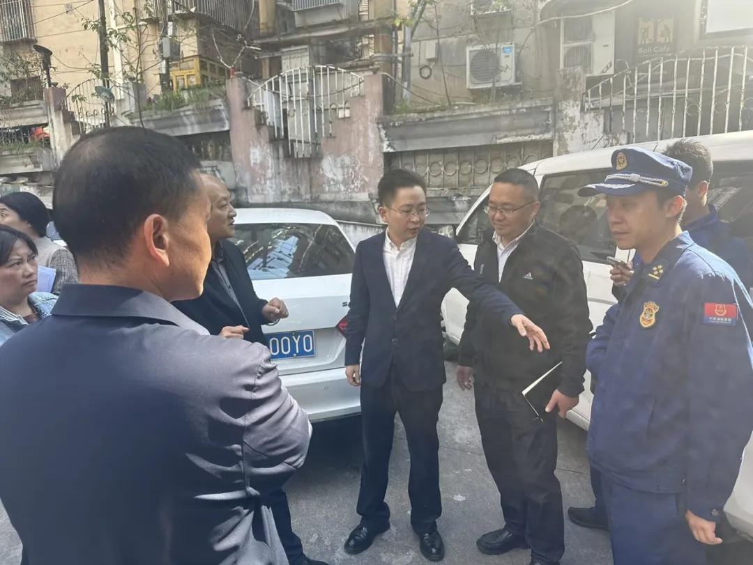 多部门联合行动，为省府路小学学生出行安全保驾护航  第2张
