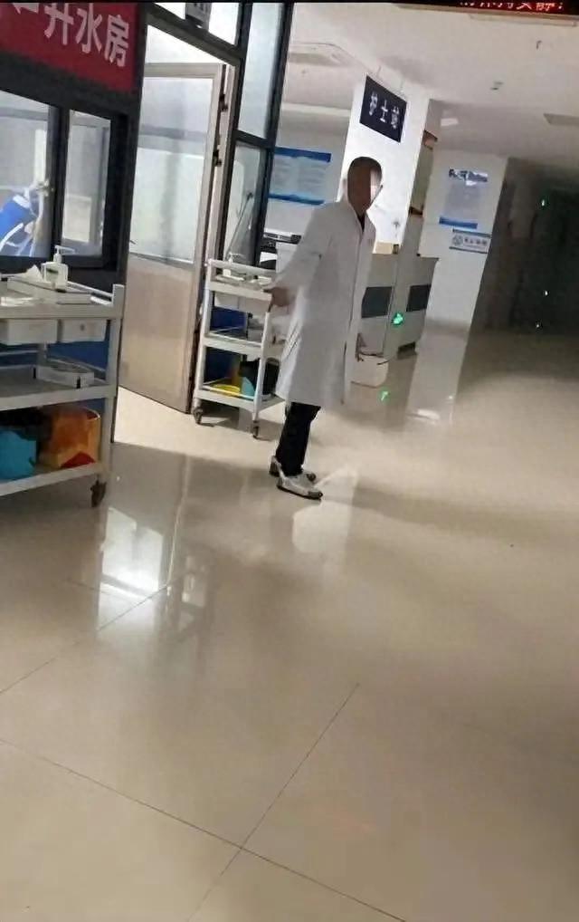 江西一医生值班饮酒还拒诊，医德何在？  第1张