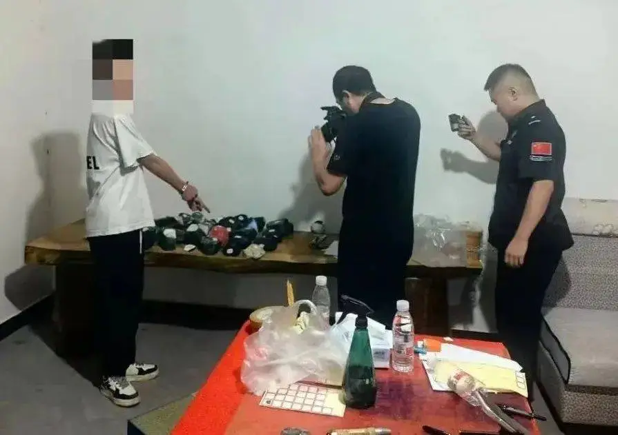 玉石直播诈骗窝点被捣毁，7 人落网！你还敢轻信直播间里的低价翡翠吗？  第2张