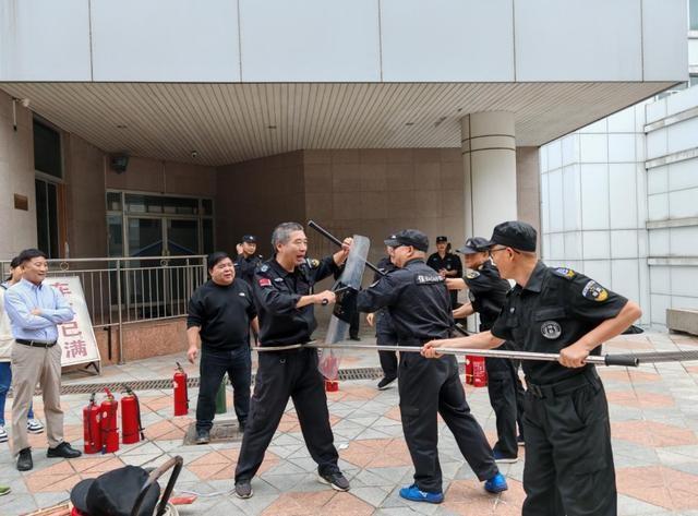 11 月 9 日，福建日报社联合社区举办反恐及消防演练，提升应急能力，共建平安社区  第3张