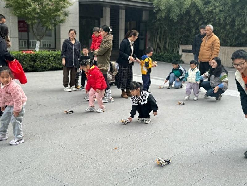 11 月 11 日，雁塔区曲江街道观风路社区这场活动太酷了