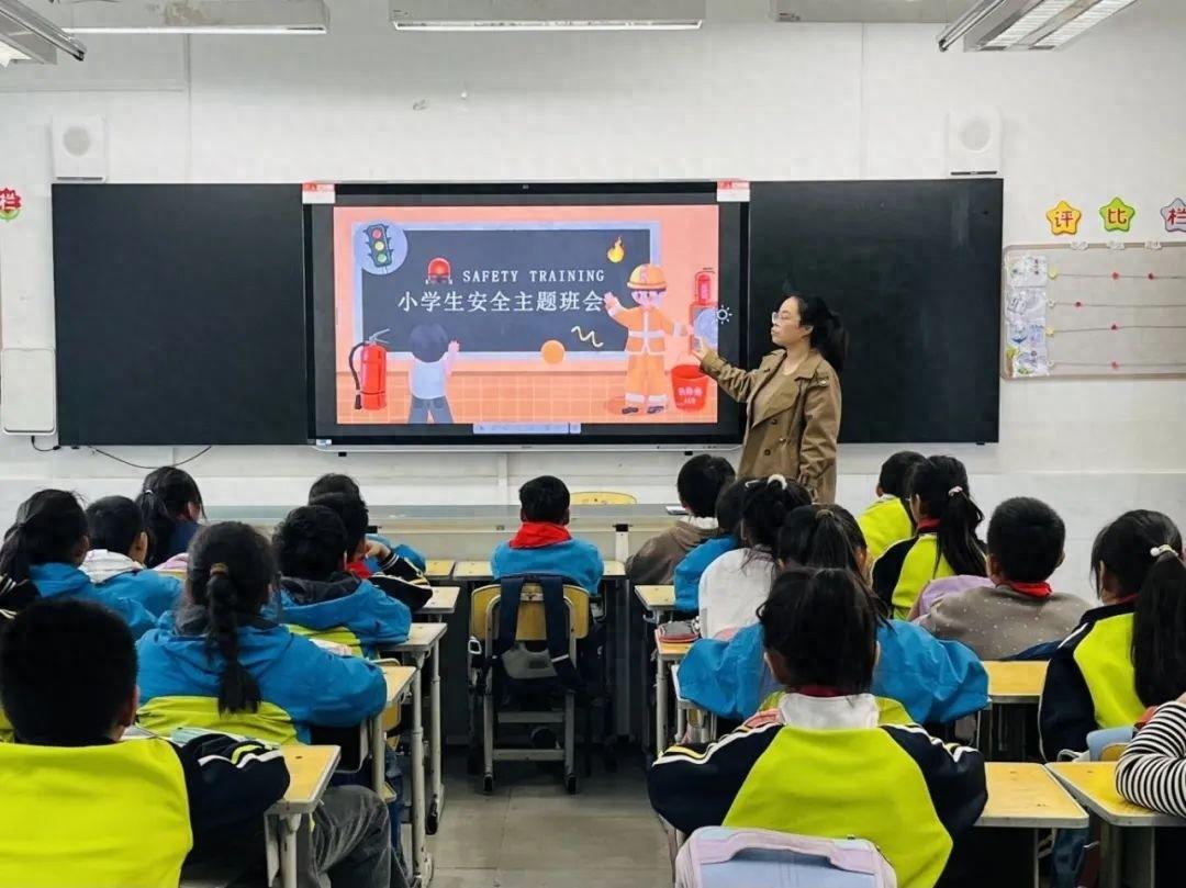 第 33 个消防日来临，未央区杨善寨小学开展火灾逃生演练，效果惊人  第1张