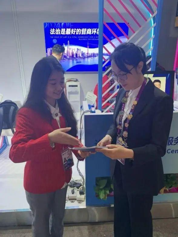 惊呆了！进博会的小叶子竟能提供法律咨询服务？  第4张