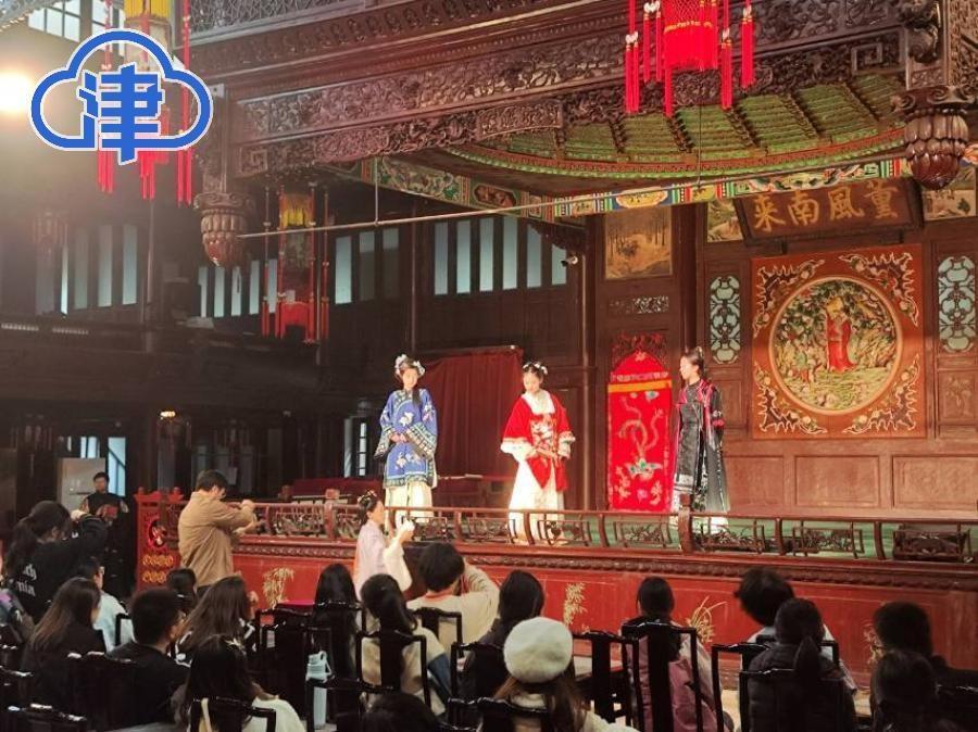 传统与现代的浪漫邂逅！马面裙服饰艺术展正在天津举行  第2张