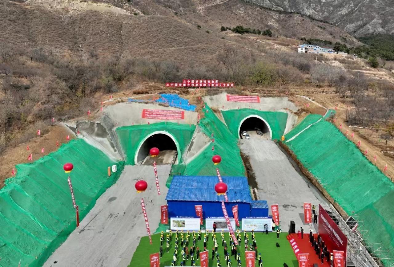 投资集团助力！中国铁建大桥局承建的凌绥高速控制性节点顺利完成  第1张