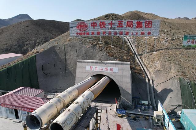 耗时 800 天，国内首条穿越贺兰山的隧道掘进 6670 米！预计 2025 年 3 月底全线贯通  第3张