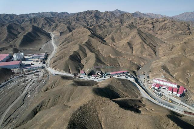 耗时 800 天，国内首条穿越贺兰山的隧道掘进 6670 米！预计 2025 年 3 月底全线贯通  第4张