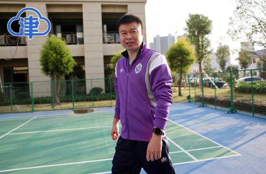 于根伟抵达江西赣州定南，代表天津出战 2024 传承明星足球联赛后两轮比赛  第3张