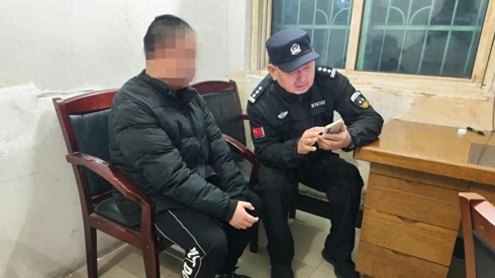 惊险！男孩离家出走，民警暖心沟通2小时终寻回家人  第1张