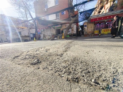 南开二马路惊现土包，市民出行受阻，谁来解决这个问题？