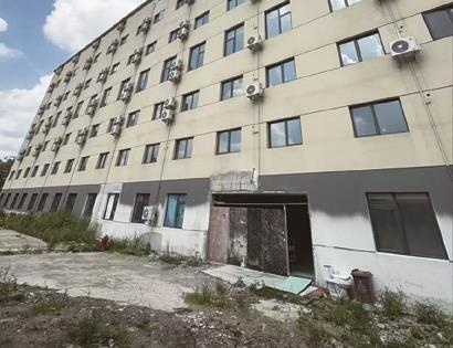 惊！上海某养老院违法搭建曝光，11处违规建筑引发热议