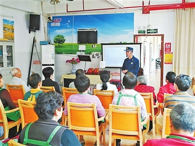 12家养老机构紧急演练：老人如何在火灾中自救？消防队员现场揭秘  第1张
