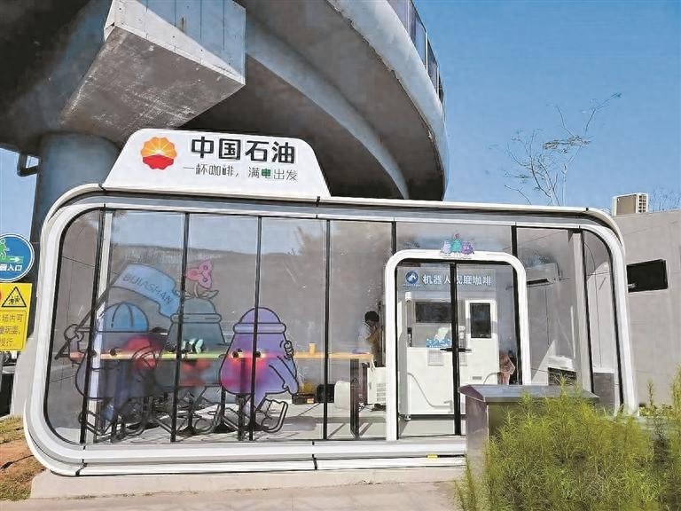 深圳公园智能停车新体验：预约停车、充电、喝咖啡，一站式服务颠覆传统
