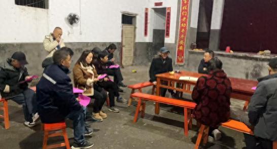 垸子夜话：80岁蔡爷爷的燃气困扰，社区干部如何化解居民难题？