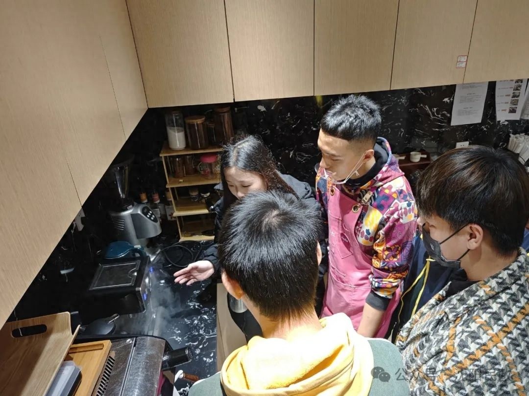 福利院孤儿变身咖啡师？这场公益培训让他们重获新生  第1张