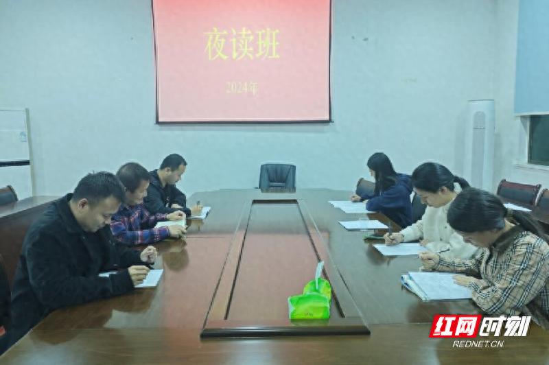 鲤鱼塘镇夜读班模拟面试：青年干部如何破解基层难题？  第1张