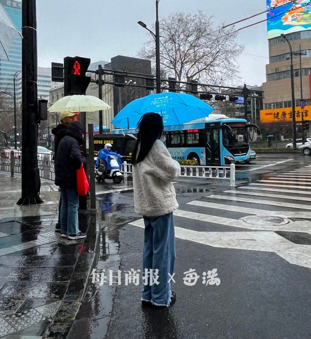 杭州山区已飘雪！未来三天雨夹雪持续，主城区会迎来初雪吗？  第1张