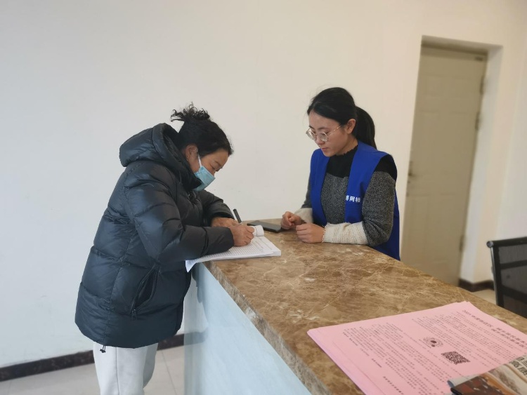 钟家村便民服务中心：微笑服务与业务培训，让群众办事更暖心更便捷  第2张