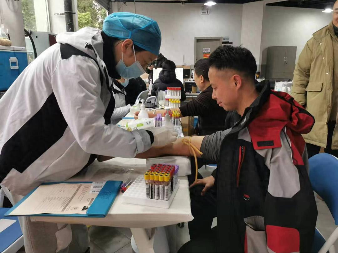 快递小哥的福音！免费体检送到家门口，140名新就业形态劳动者受益  第1张