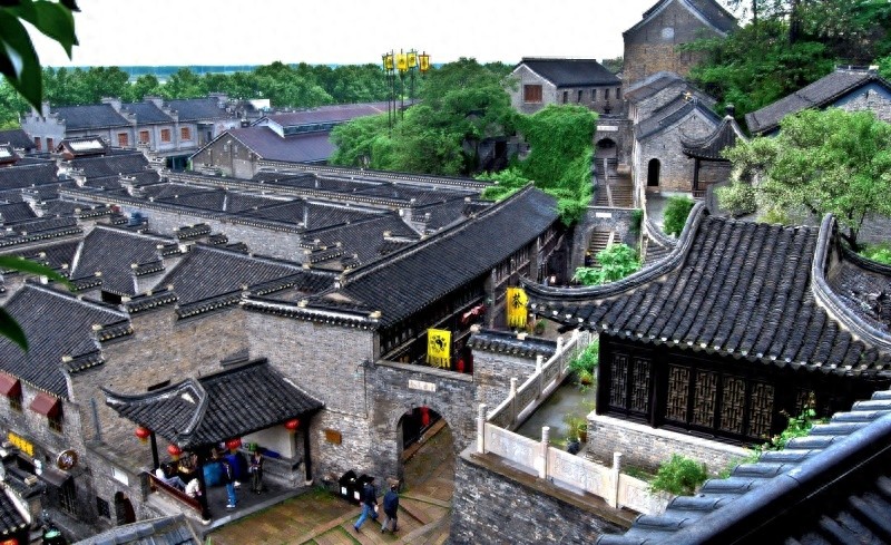 揭秘2024江苏影视剧热门取景地：西津渡如何凭借独特魅力脱颖而出？  第1张