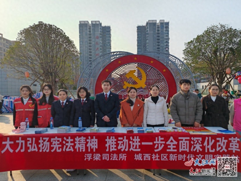 惊！宪法知识竟能这样学？趣味套圈活动火爆全场，你敢来挑战吗？  第1张