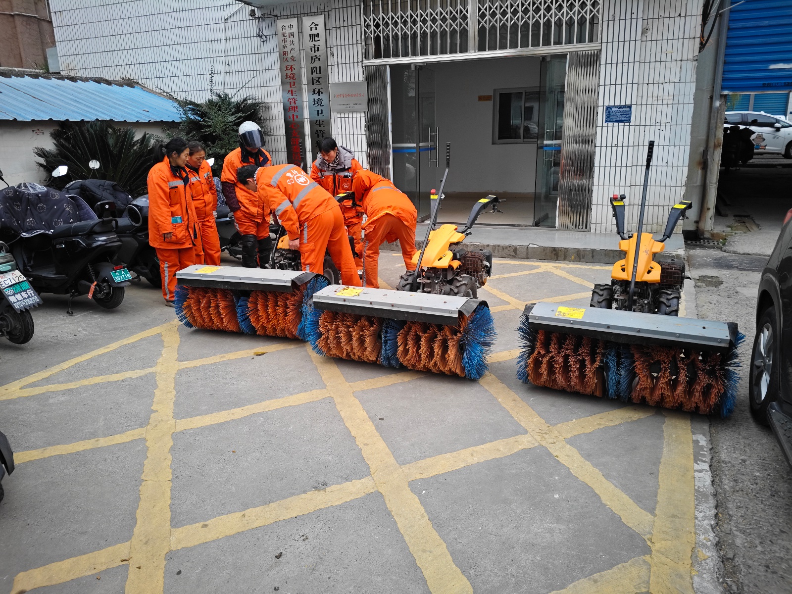 合肥城管未雨绸缪，提前备战低温雨雪，市民出行安全有保障  第4张