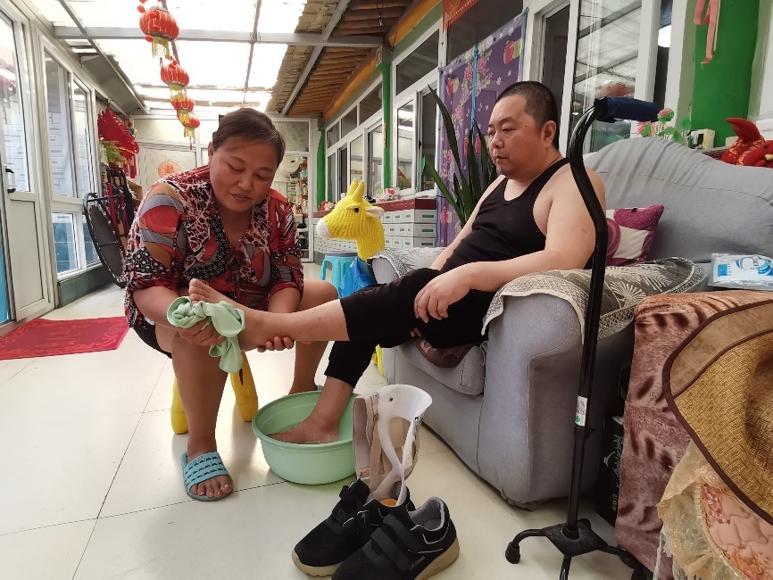 她用爱与坚韧撑起一个家：马振英的孝老爱亲感人故事  第4张