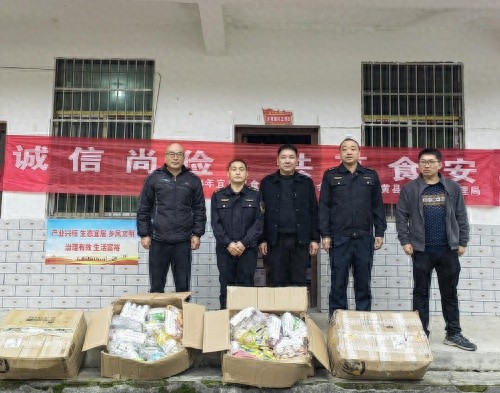 宜黄县市场监管局暖心捐赠：食品抽检合格样品助力乡村，共享食安新风尚