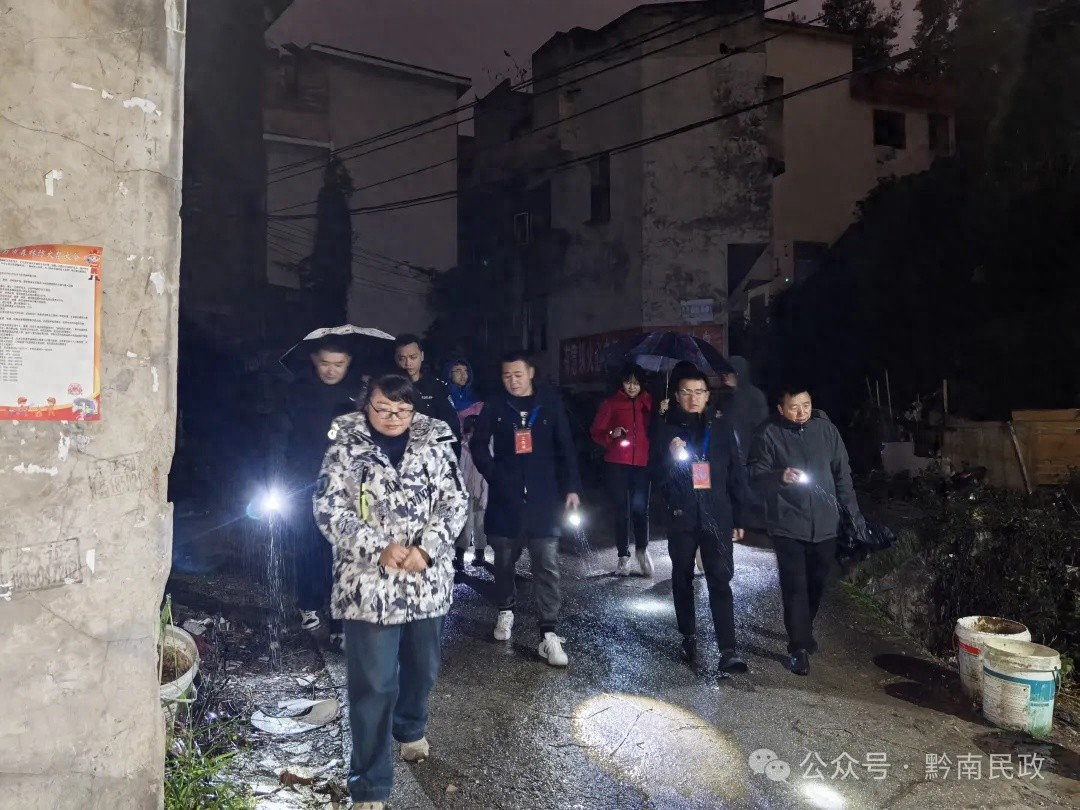 寒冬夜里的温暖守护：黔南州救助站联合行动，为流浪者点亮希望之光