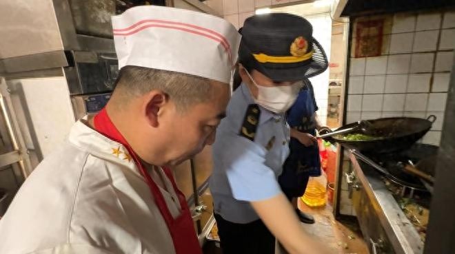 100%支持！兰州严查餐饮安全，网友点赞效率惊人，你点我检成新宠  第1张