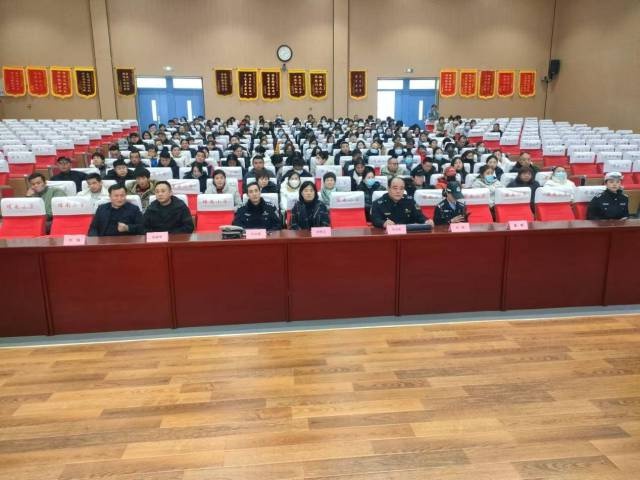 守护孩子安全成长：交通安全进校园，一盔一带的重要性你了解吗？  第3张
